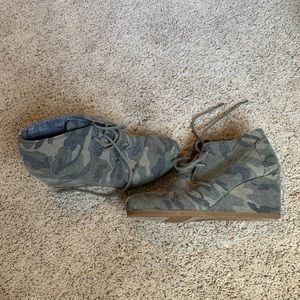 Camo Wedge Toms
